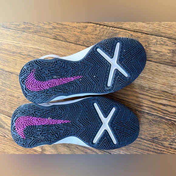 Nike Team Hustle D10 SE Purple Silver Shoes Kids Size 6Y - Picture 7 of 8